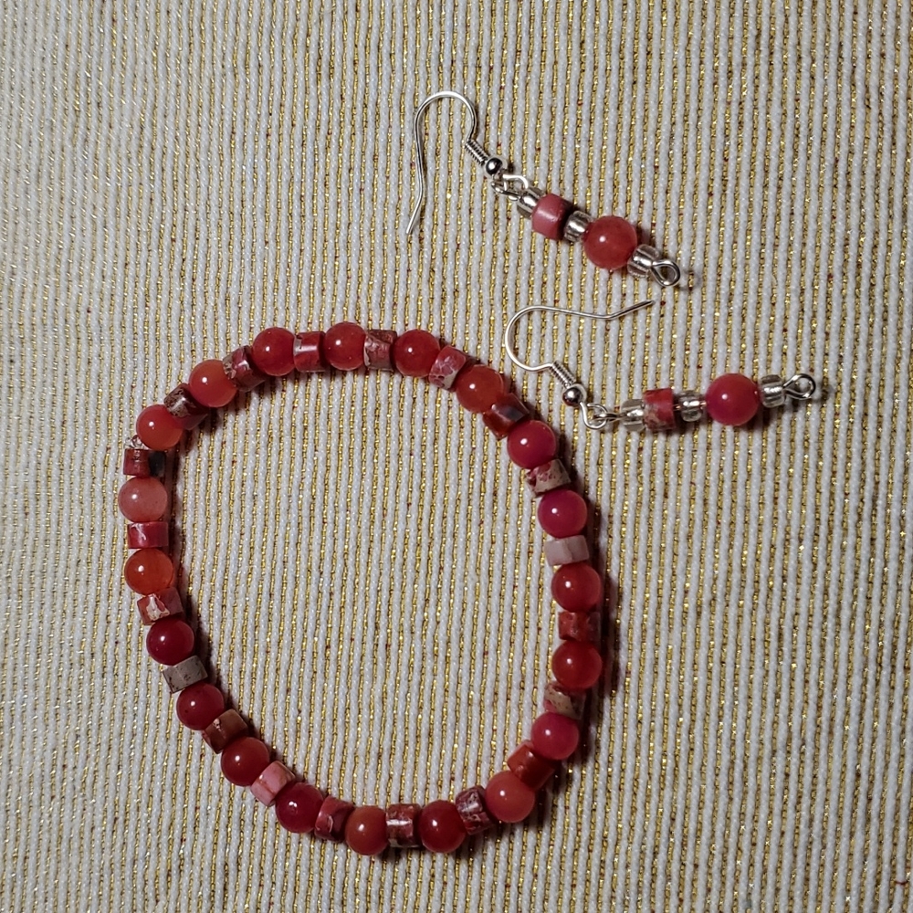 Handmade stretch bracelet and earrings.